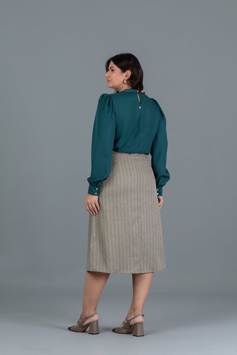 Blusa Plus Size Manga Longa De Crepe Com Abertura Em V Hadaza