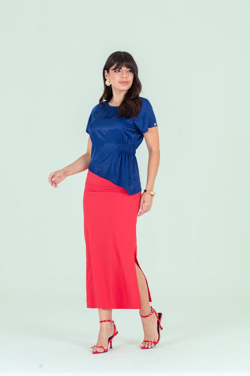 Blusa Plus Size De Laguna De Manga Curta Com Lateral Assimétrica