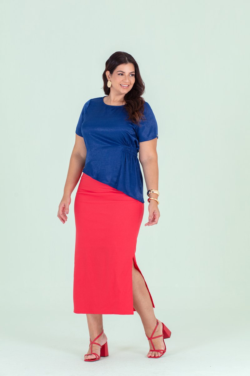 Blusa Plus Size De Laguna De Manga Curta Com Lateral Assimétrica