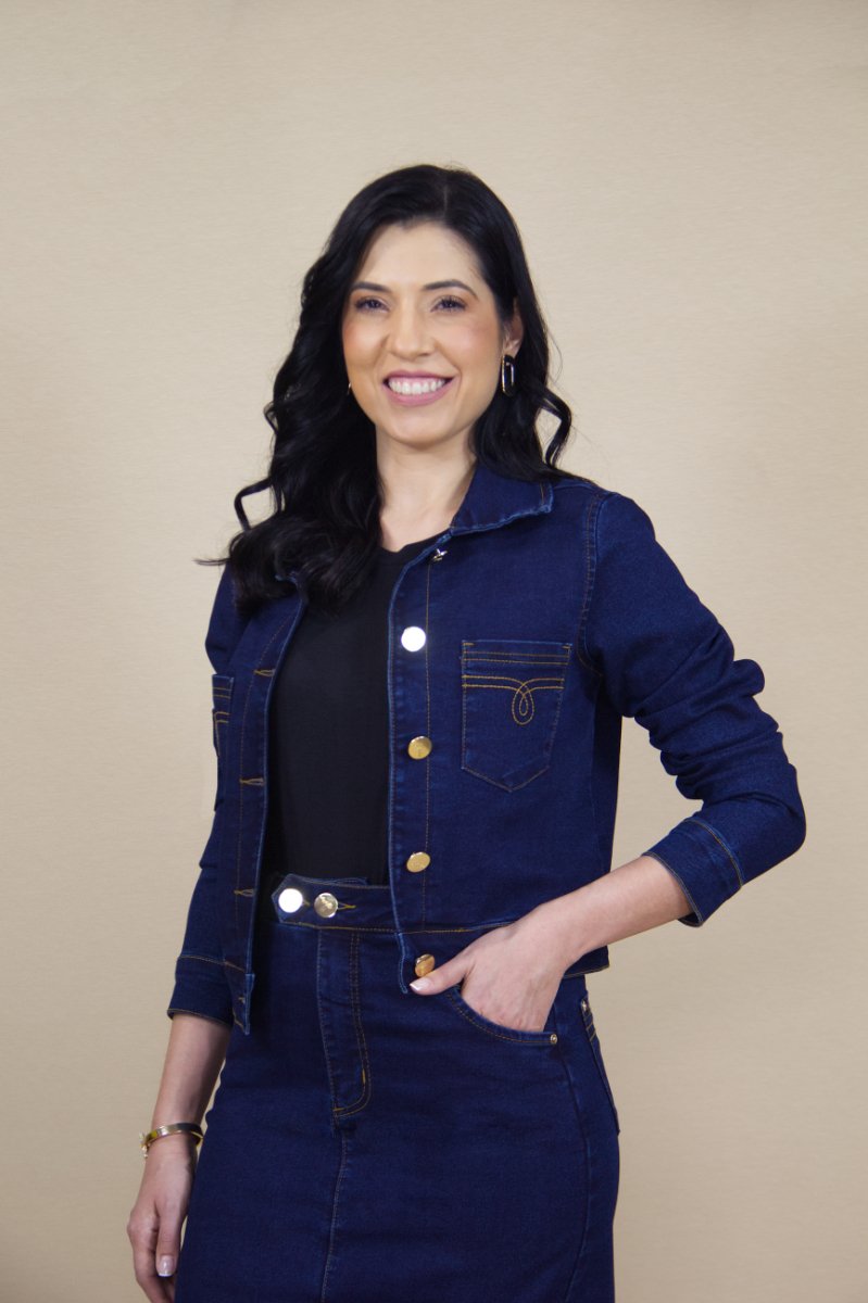 JAQUETA JEANS COM BOLSOS PESPONTADOS